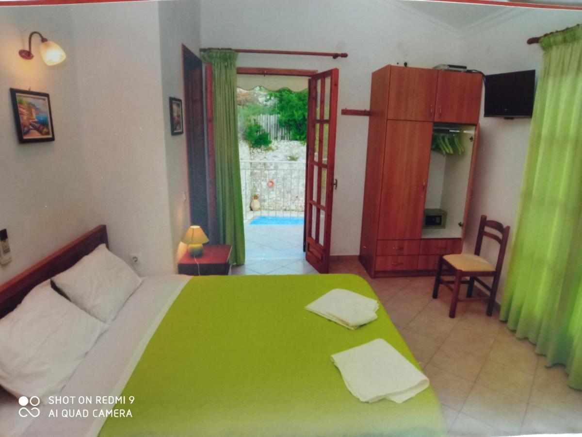 Soustas Apartments Longós エクステリア 写真