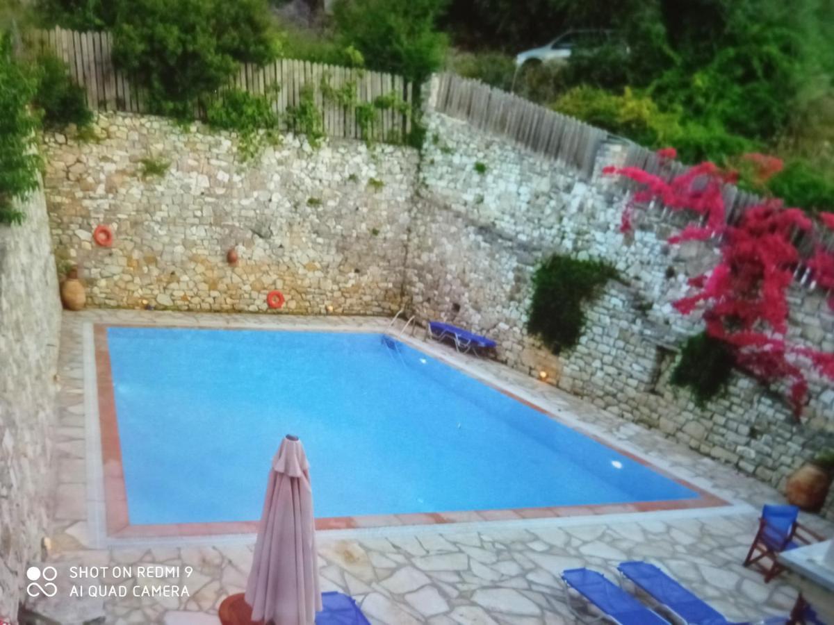 Soustas Apartments Longós エクステリア 写真