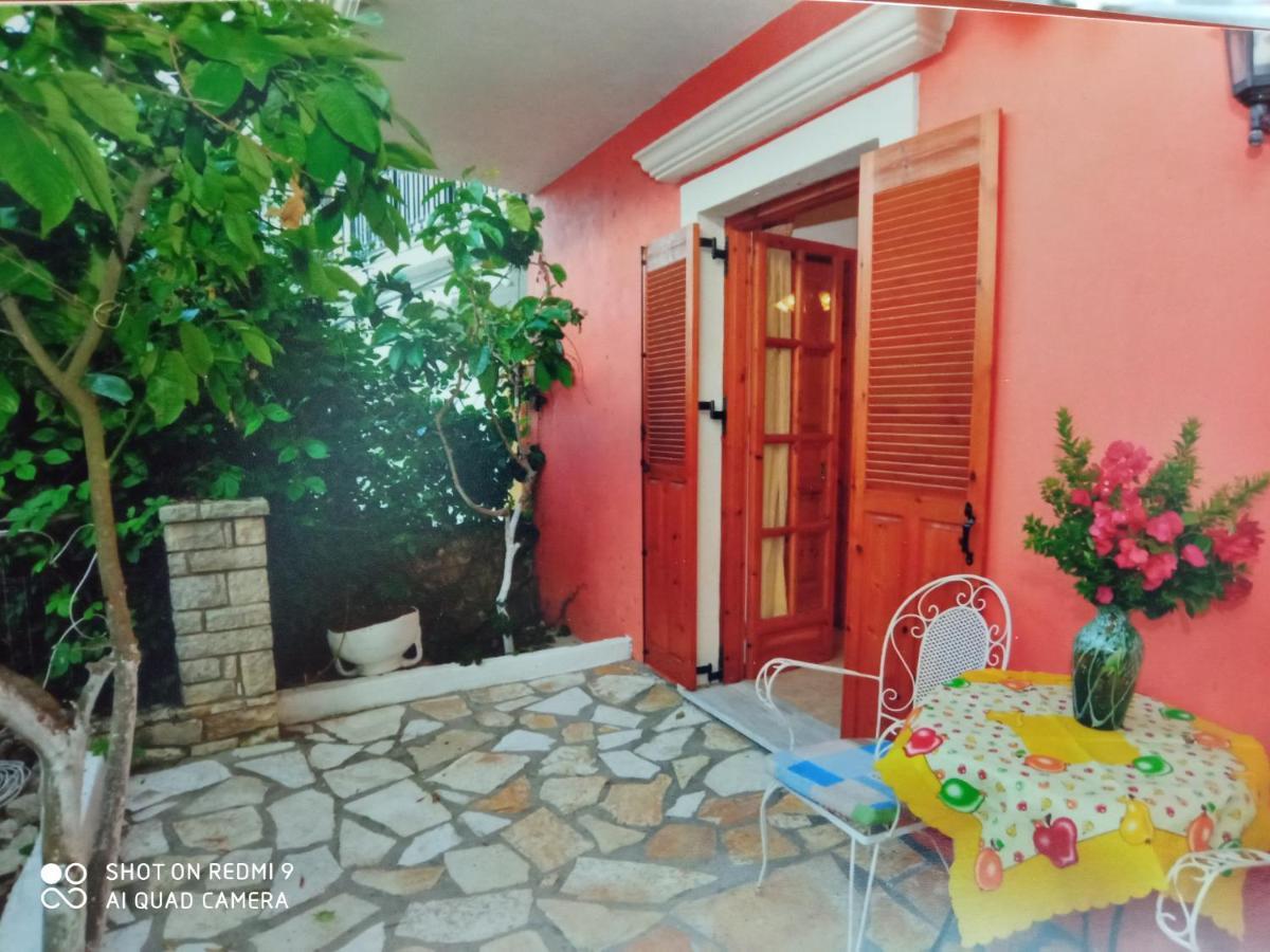 Soustas Apartments Longós エクステリア 写真
