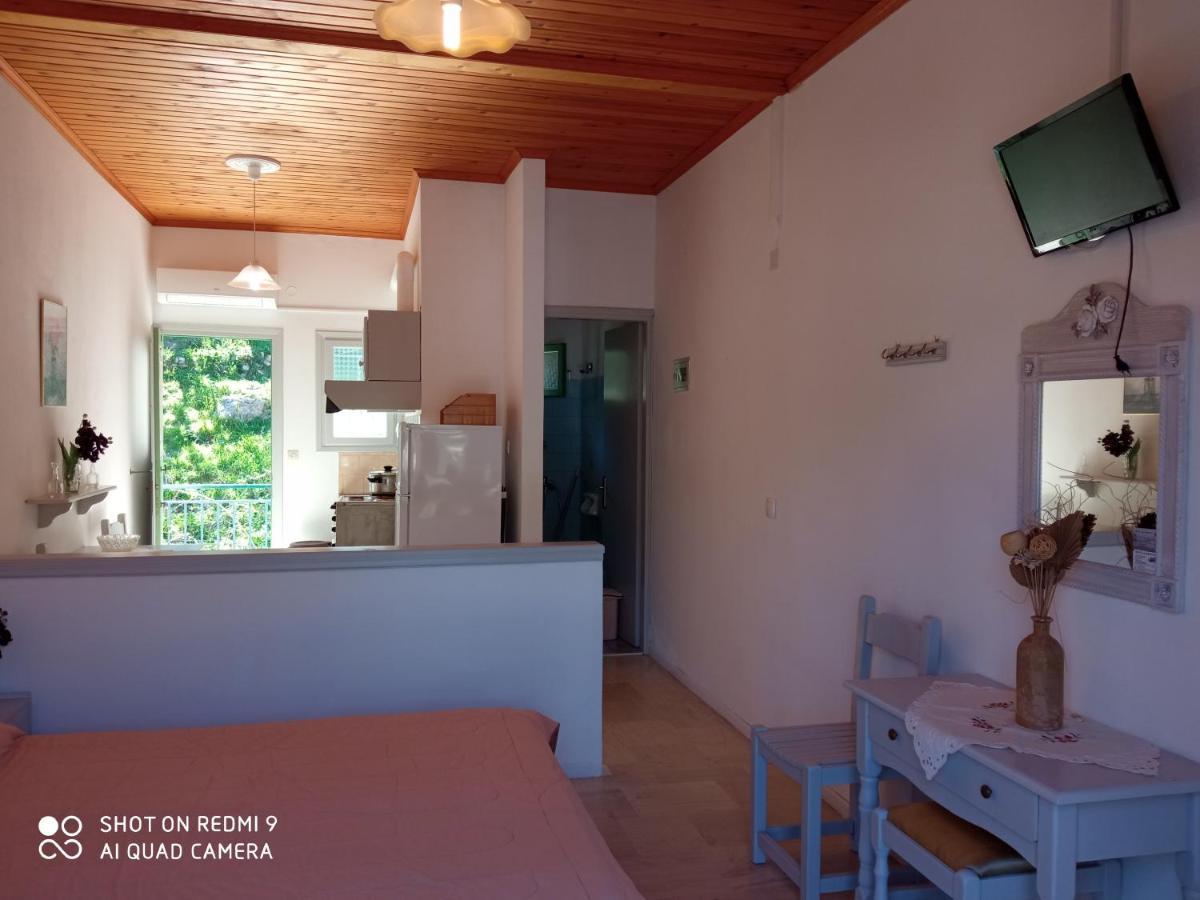 Soustas Apartments Longós エクステリア 写真