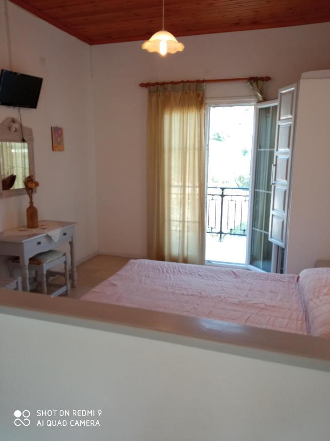 Soustas Apartments Longós エクステリア 写真