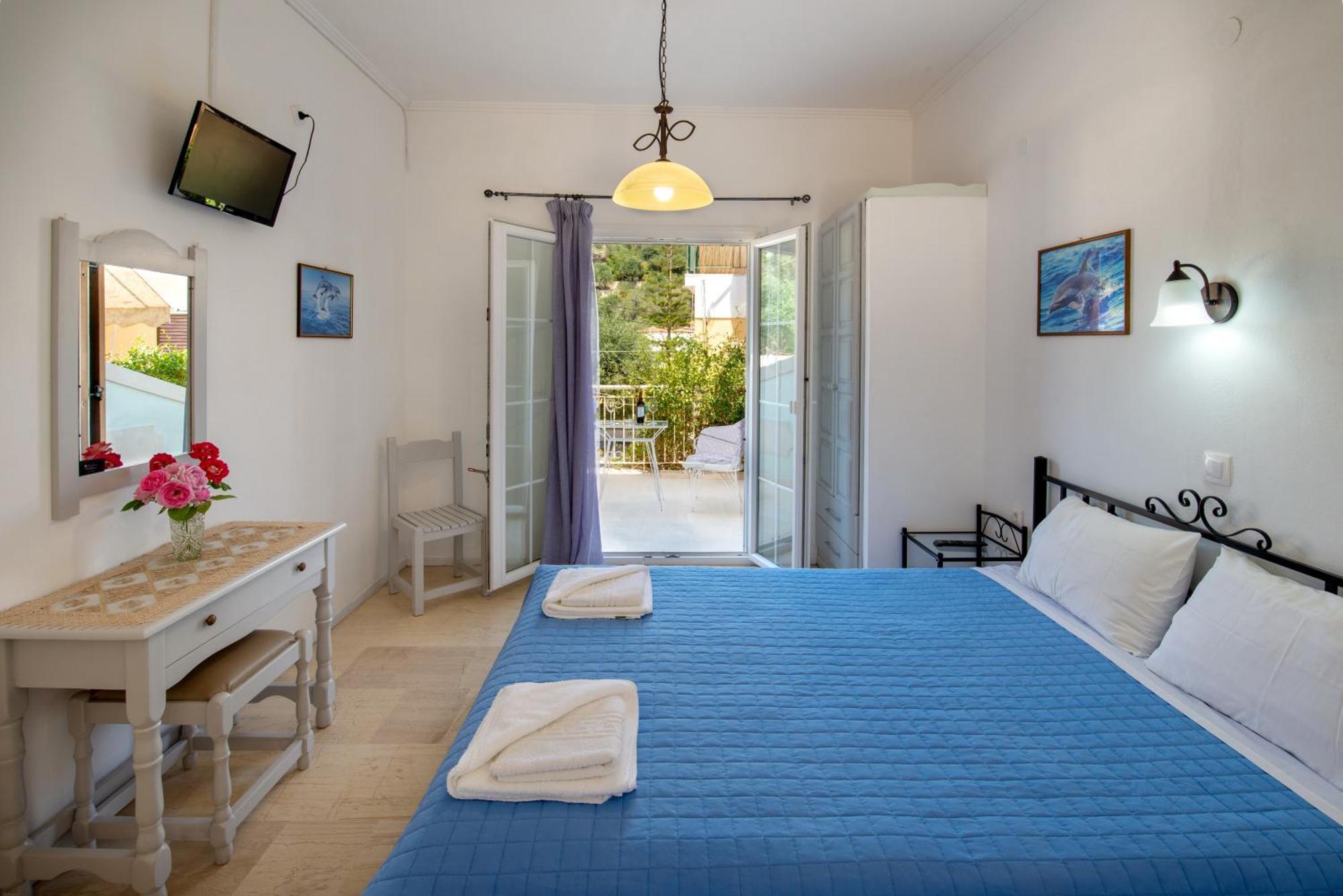 Soustas Apartments Longós エクステリア 写真