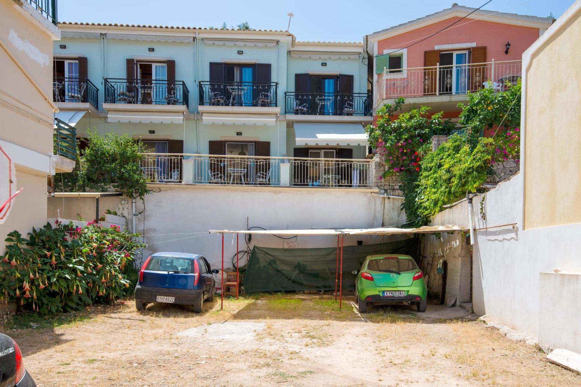 Soustas Apartments Longós エクステリア 写真